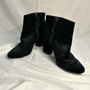 Who What Wear Cora Textured Velvet Paisley Ankle Boot - Size 7.5